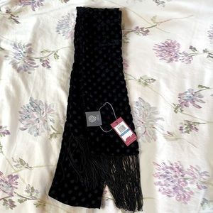 Vince Camuto black velvet scarf 90s inspired